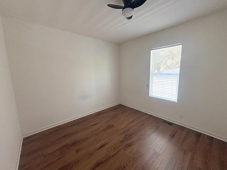 15356 Merrill Ave — Photo 9