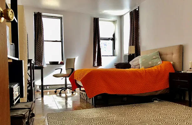 Rented by Batra Group Inc | media 2