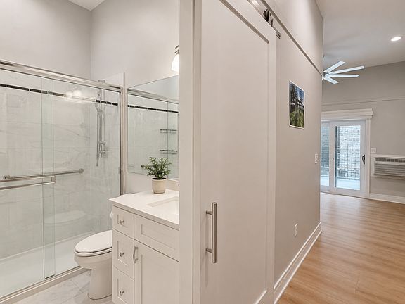 5th image of 1101 W Granville Ave #102