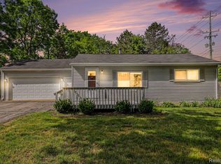 9315 Hillcrest Dr, Clarkston, MI 48348