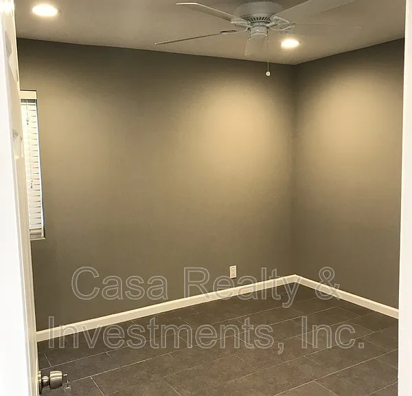 4570 W 162nd St #FRONT HOUSE — Photo 11