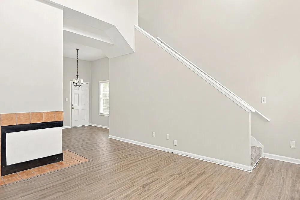 4 bed, 2.5 bath, 2346 sqft, $2,030 — Photo 4