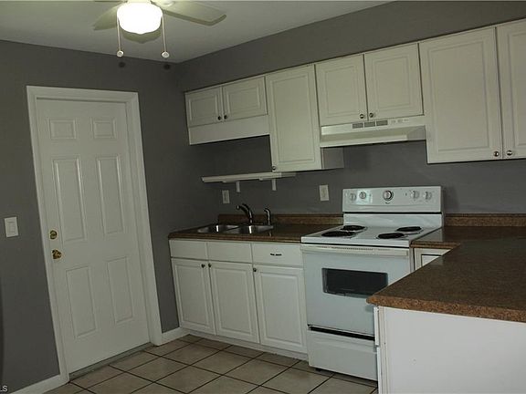 2nd image of 334 Cape Coral Pkwy W APT 2