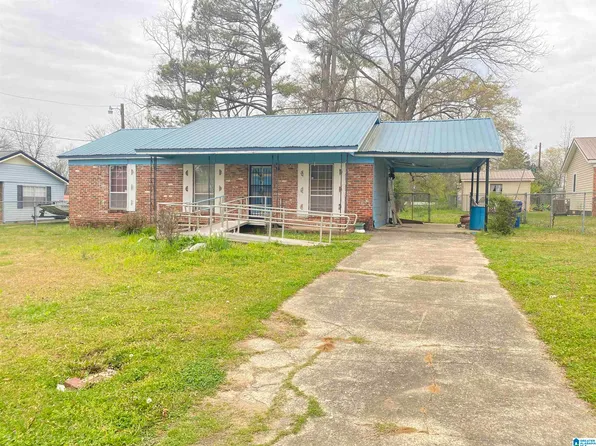 2 Russell Dr, Talladega, AL 35160