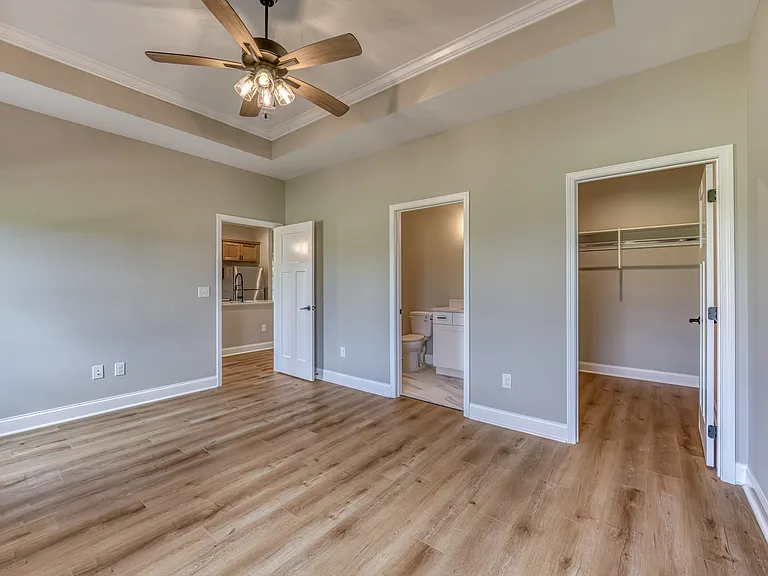 221 Monroe Dr — Photo 11