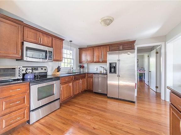 2nd image of 33 Birch Glen Ave