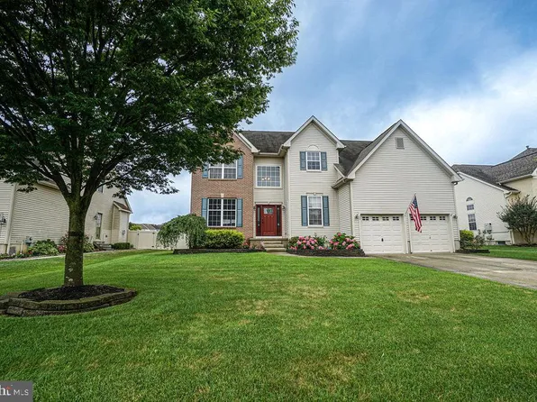 20 Canyon Dr, Berlin, NJ 08009