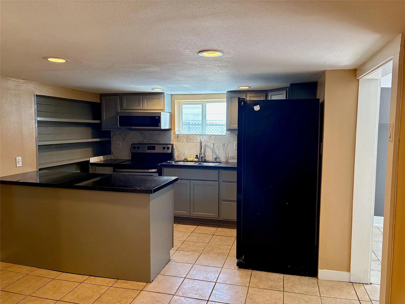 2 bed, 1.0 bath, 1200 sqft, $1,450 — Photo 3