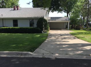 526 Summit St, Geneva, IL 60134