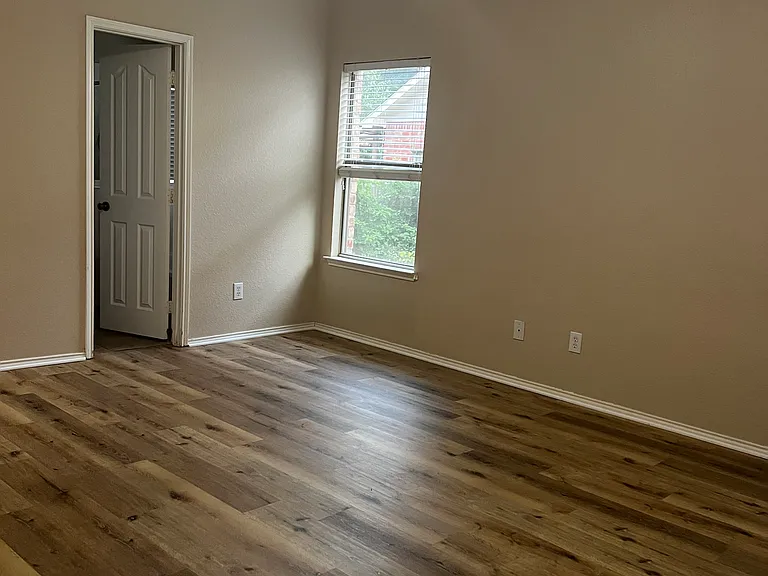 249 Niagara Falls Dr — Photo 7