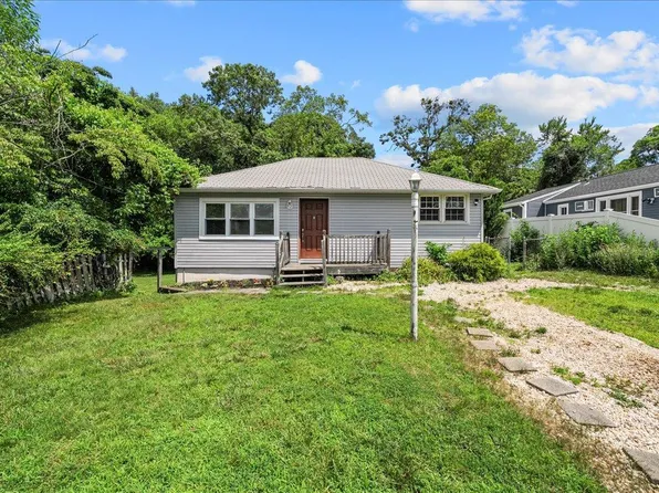 11 Bertha Street, East Patchogue, NY 11772