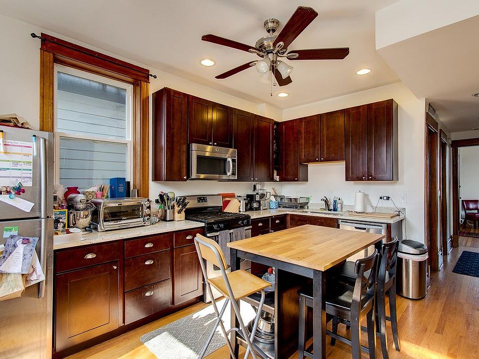 1st image of 2301 W Montrose Ave APT 2