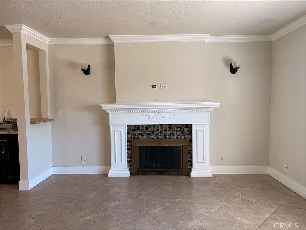 3 bed, 1232 sqft, $3,500 — Photo 3