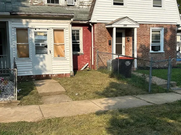 1205 Pine Ln, Chester, PA 19013
