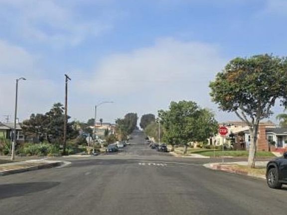 Exterior Neighborhood (street photo)