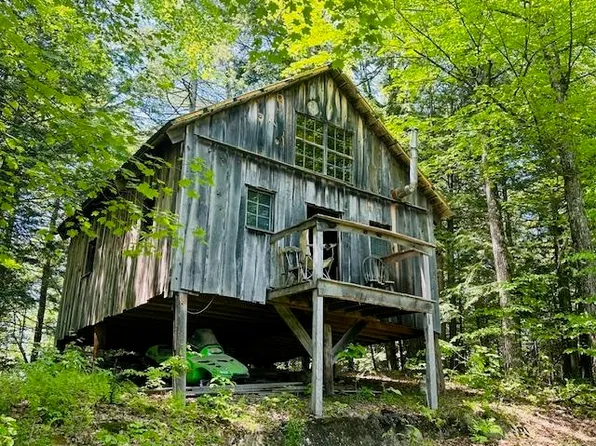 100 Stagecoach Road, Rockingham, VT 05101