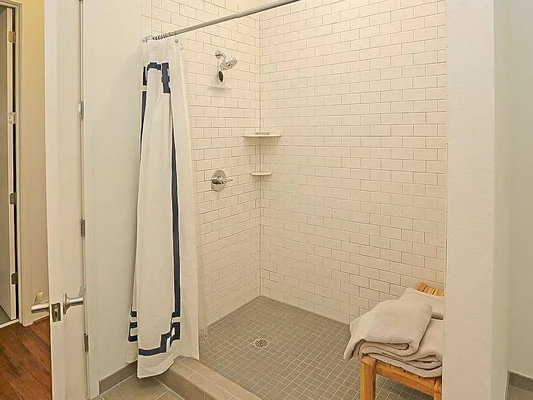 Reserve on 3rd — Photo 24