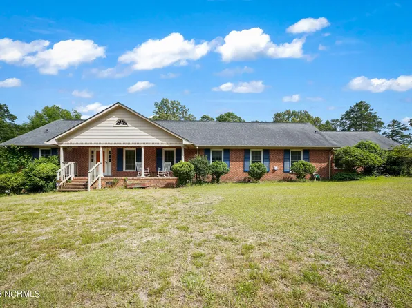 102 Woodland Drive, Elizabethtown, NC 28337