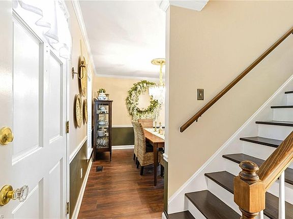 4th image of 1533 Trinity Garden Cir