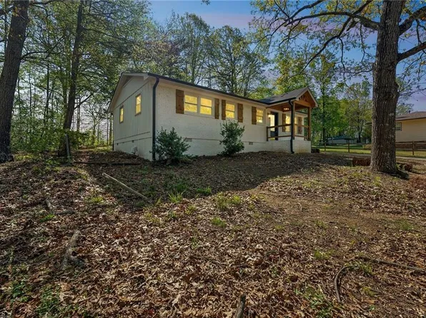 1014 Charing Cross Ln, High Point, NC 27260