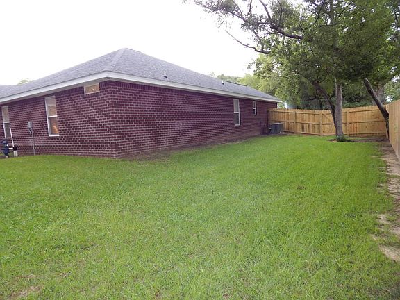 4th image of 404 Yancey St