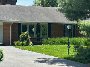 75 Greencroft Dr, Champaign, IL 61821