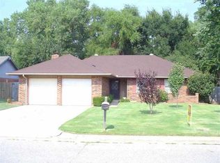 12 N Willowood Dr, Yukon, OK 73099