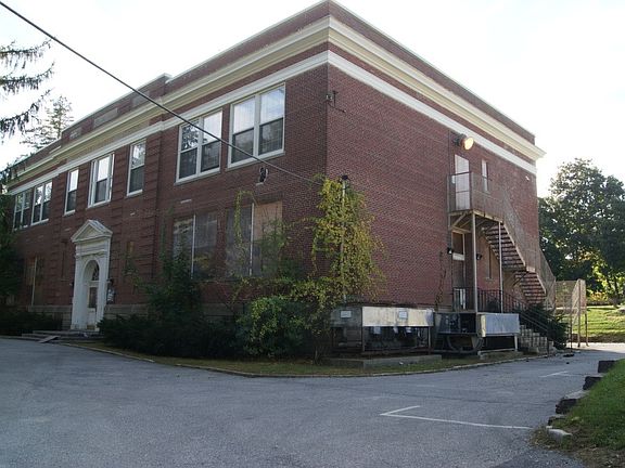 3rd image of 3 Locust Ave