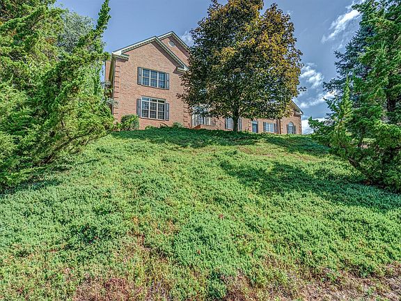 4th image of 6610 Hidden Woods Ct
