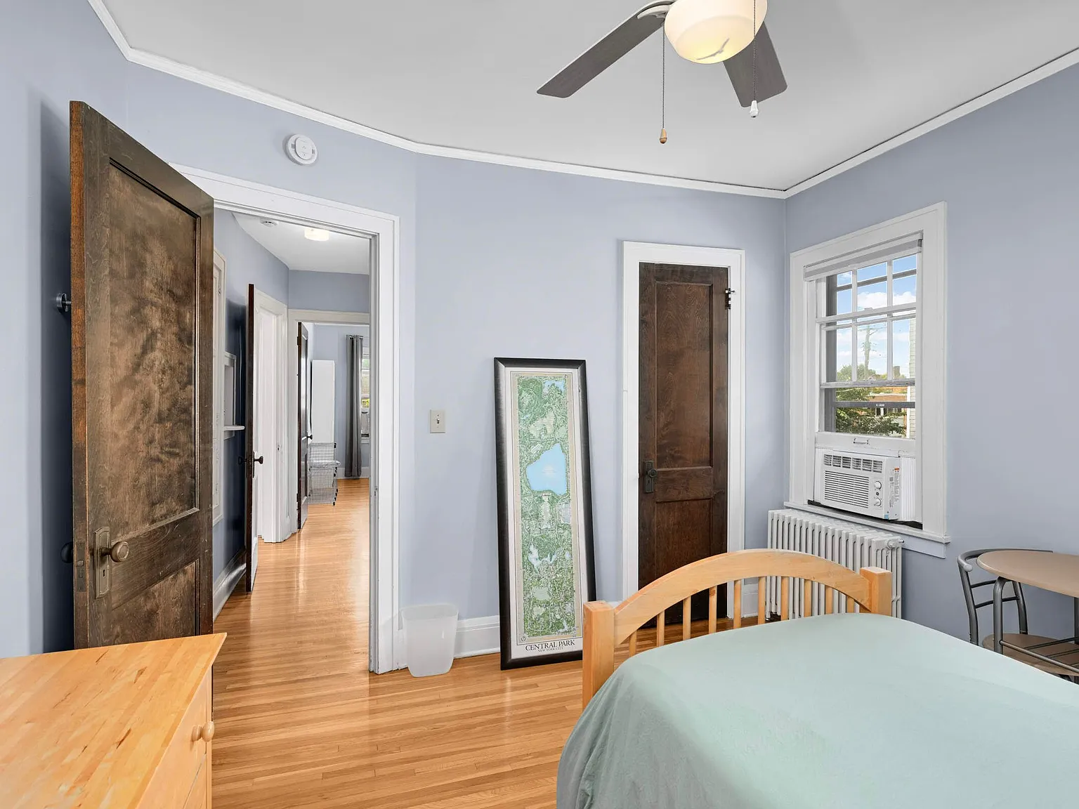 3 bed, 1.0 bath, 1600 sqft, $2,695 — Photo 2