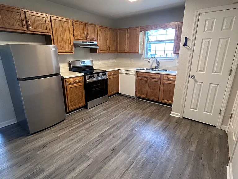 9894 Bettis Estates Ln — Photo 8