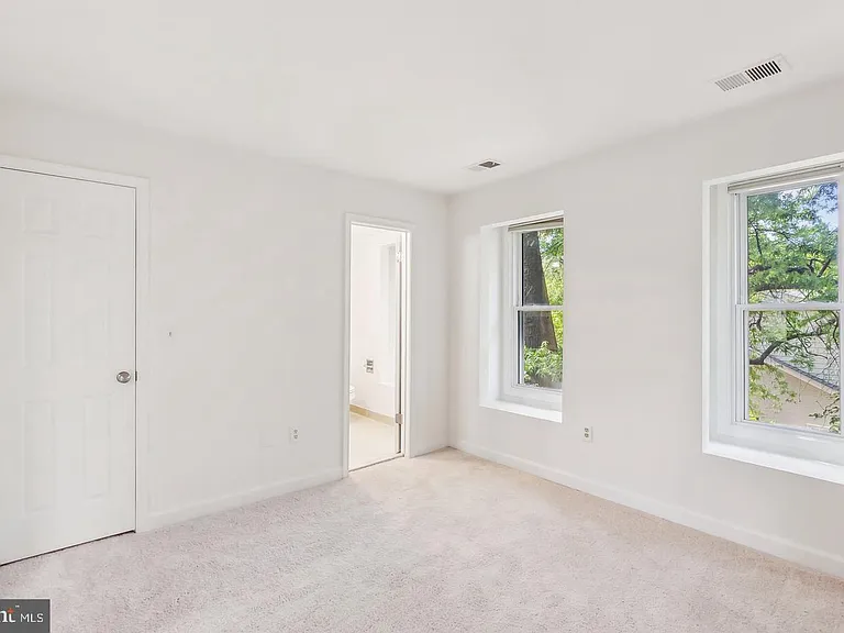 695 W Glebe Rd — Photo 22