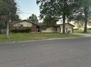 2 E Black St, Marshall, MO 65340
