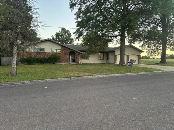 2 E Black St, Marshall, MO 65340