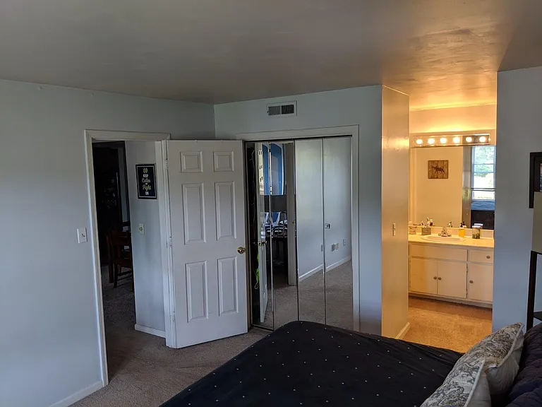 246 Hillsboro Pl — Photo 5