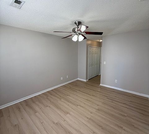 3rd image of 4040 Ashby Ln