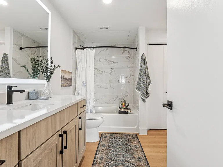 Astoria Bathroom Finishes