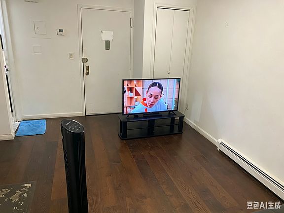 3rd image of 11117 Roosevelt Ave #2A