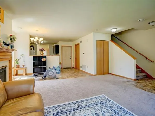 252 S Musket Ridge Dr APT 4, Sun Prairie, WI 53590