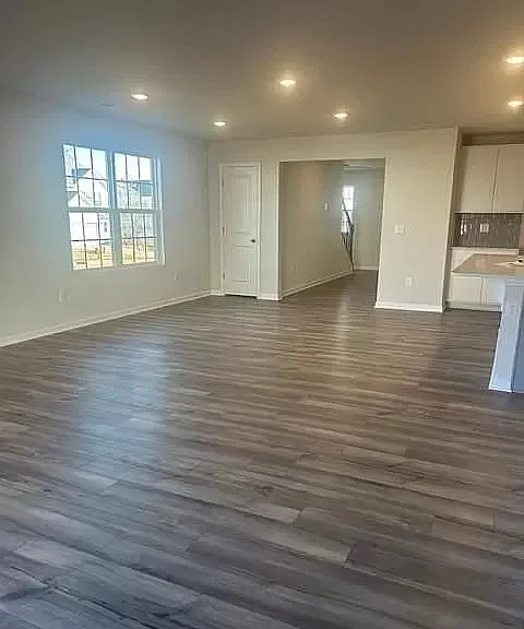 389 Hollingswood Dr — Photo 2