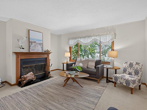4th image of 2367 Loomis Rd