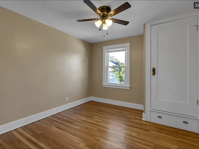379 Victoria Blvd #2 — Photo 5