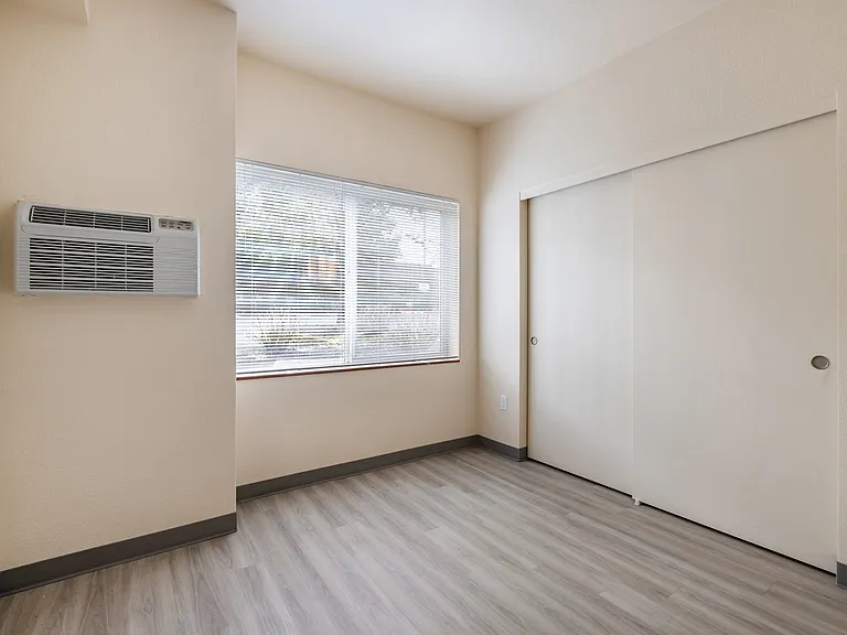 Woodland Flats Apartments — Photo 155