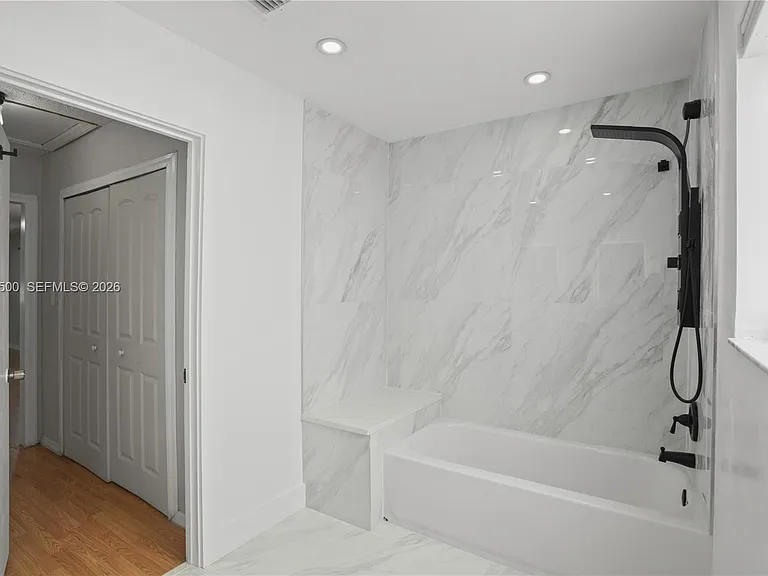 4040 NE 6th Ave — Photo 10