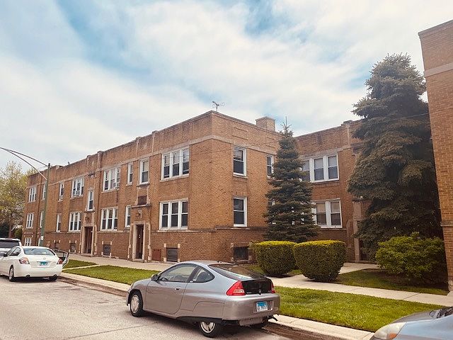 1st image of 4545 W Barry Ave #1