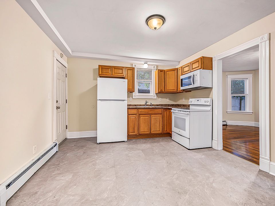 1st image of 125 Pleasant St APT 1