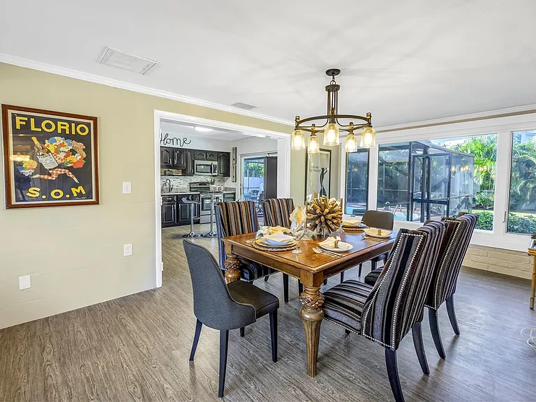 610 Cordova Blvd NE — Photo 16