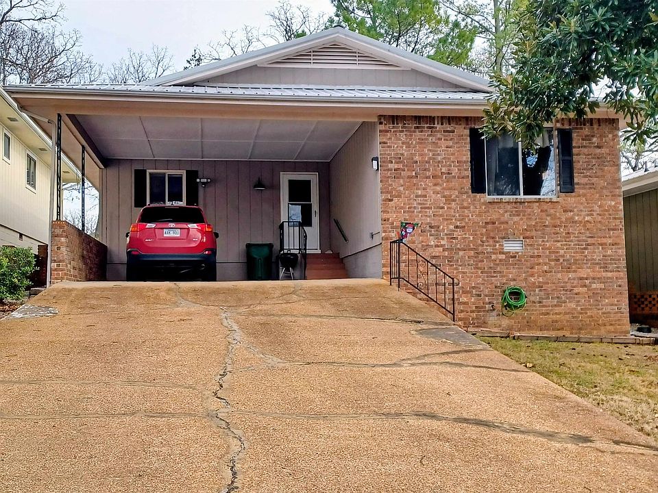 1st image of 302 Royal Dr