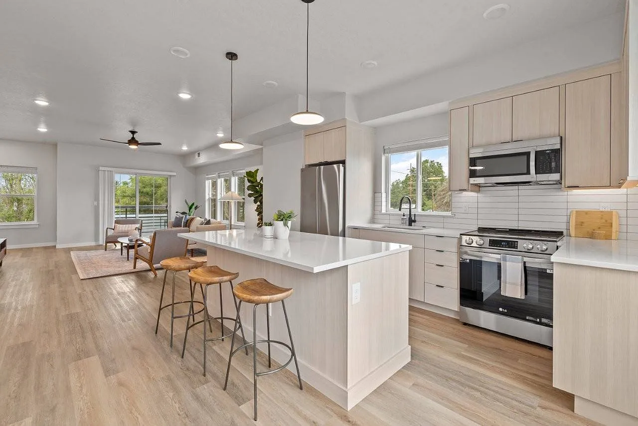 Alpine Landing Townhomes — Photo 2