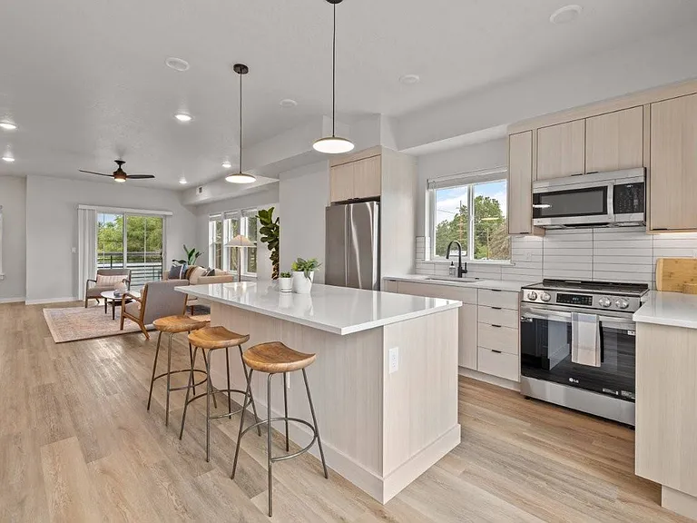 Alpine Landing Townhomes — Photo 2